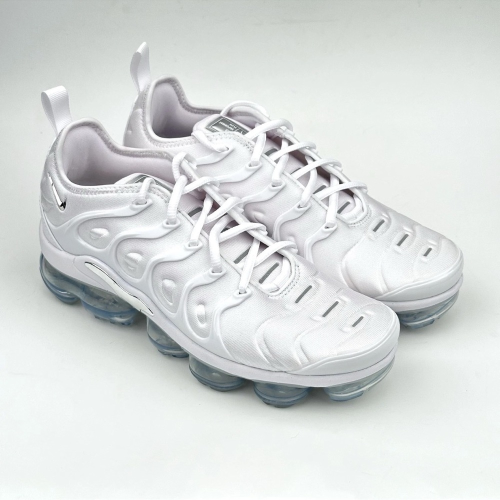 Nike Air Vapormax Plus White-Metallic Silver "Chrome" Womens  FQ8895-100 Multi